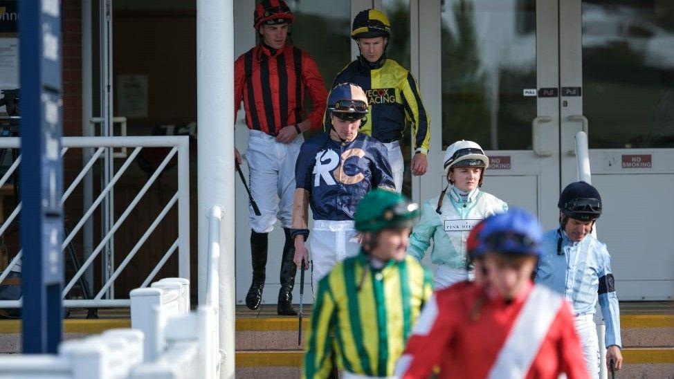Facilities 'discriminating' against female jockeys