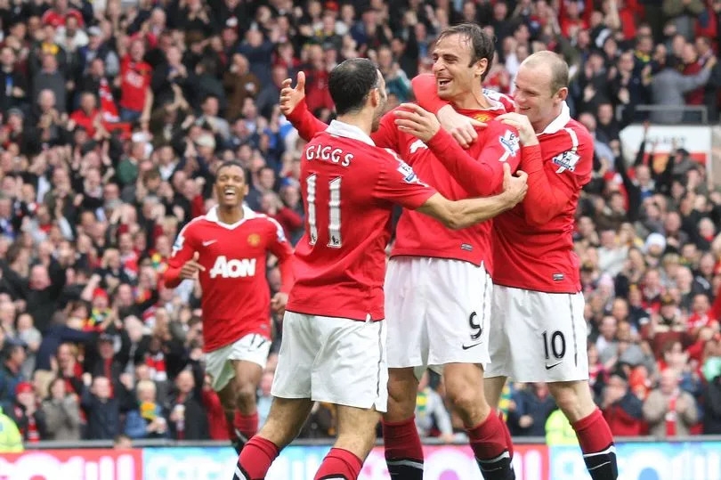Manchester United legends Ryan Giggs and Dimitar Berbatov show their support for Belfast charity match