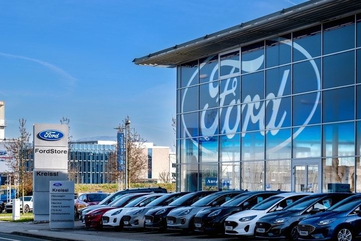 Trump's Steel Tariffs 'Hits Straight On Ford's Core:' Analyst Sees Higher Input Costs And Eroding Pricing Power For Tesla Rival