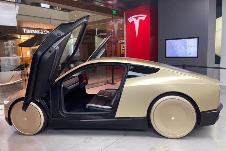 Short Seller Jim Chanos Slams Tesla Robotaxi Economics As 'Ridiculous,' Citing Dead Miles, Insurance Costs And Cleaning Expenses