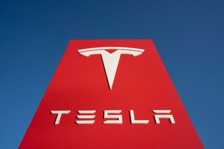 Dave Portnoy Drops $10 Million On Tesla: 'Hoping For 10% Bounce In 2 Weeks Or Less' From #CrazyElon Bet