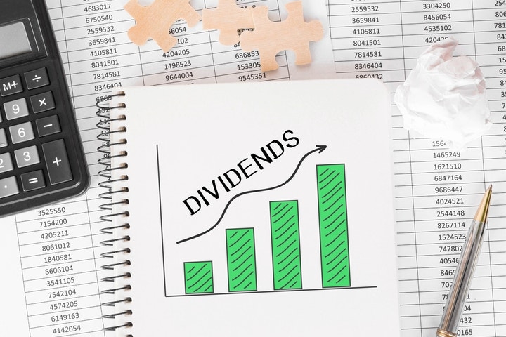 Attorney With $2 Million In Dividend Stocks Pulls $16,000/Month – Says 'Young Investors Are Blowing Their Future By Cashing Out Too Soon'