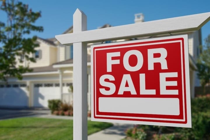 'Sellers Need To Wake Up—This Isn't 2021 Anymore,' A Real Estate Agent Says, Claiming Homes Are Sitting For Weeks After Price Cuts