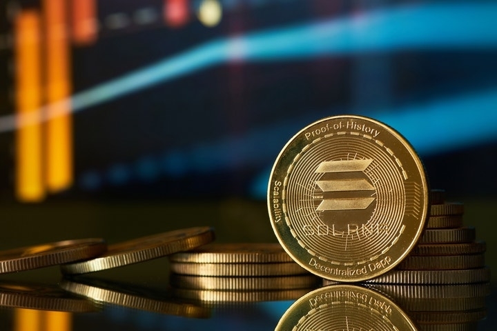 Markets Are Stalling, Liquidity Is Tightening — And Solana Could Be The First Domino To Fall