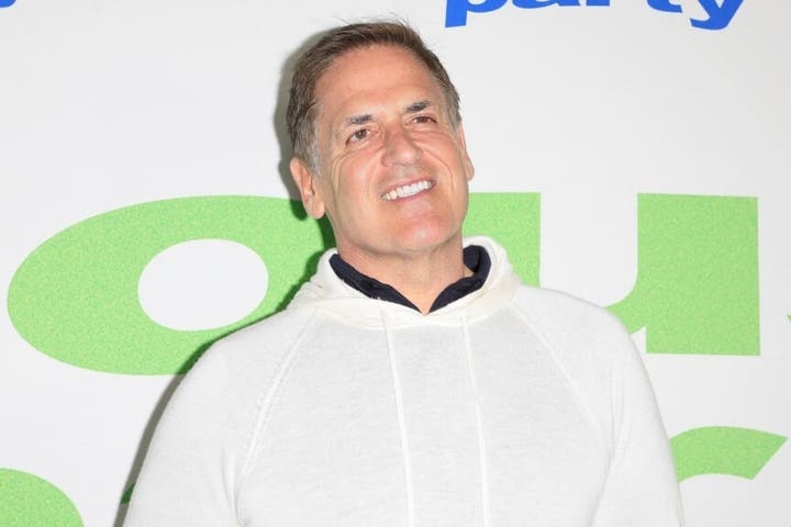 Mark Cuban Corrects Elizabeth Warren As She Slams JNJ, PFE For Higher Prices And Zero Taxes On Big Pharma: 'PBMs Corrupt Healthcare'