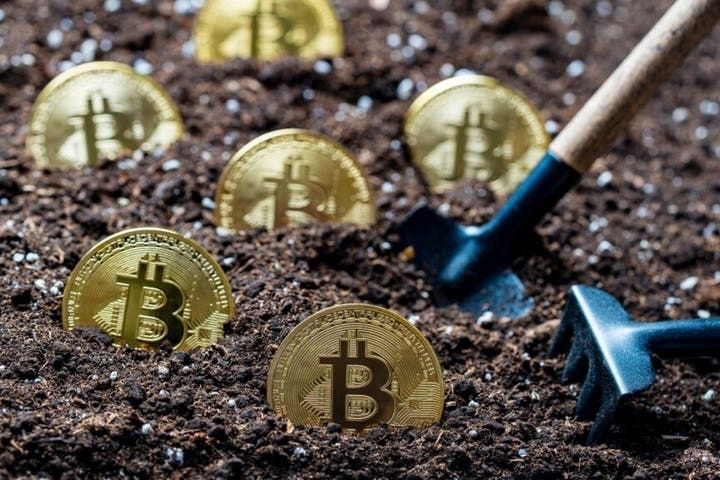 Michael Saylor Says Bitcoin Is 'Engineered To Outperfom' And 'Going To Go Faster Than Gold:' Peter Schiff Says 'He Still Refuses To Debate...'