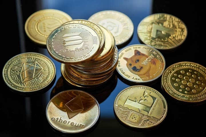 Global Tensions Trigger Cryptocurrency Crash: Bitcoin, XRP, And Dogecoin At 2-Month Lows