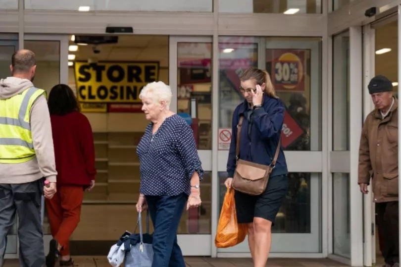 Major UK chain goes bust with thousands of workers set for £200 payment