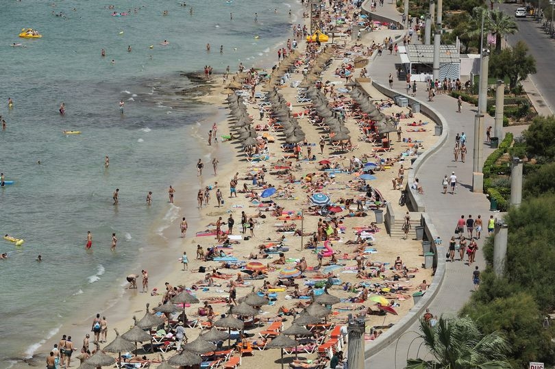 British tourists in Spain warned 'do not buy' as they face £640 fine