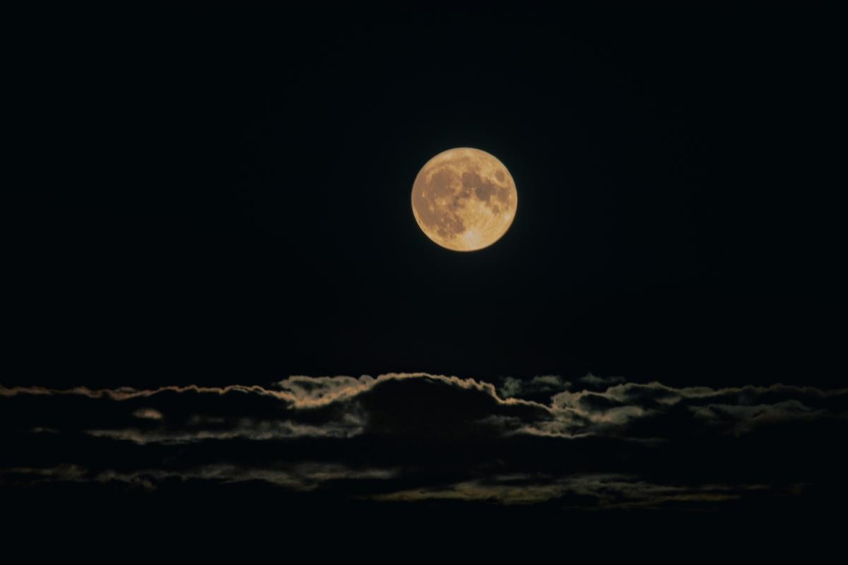 How and when to see the incredible Sturgeon Moon in UK skies this weekend