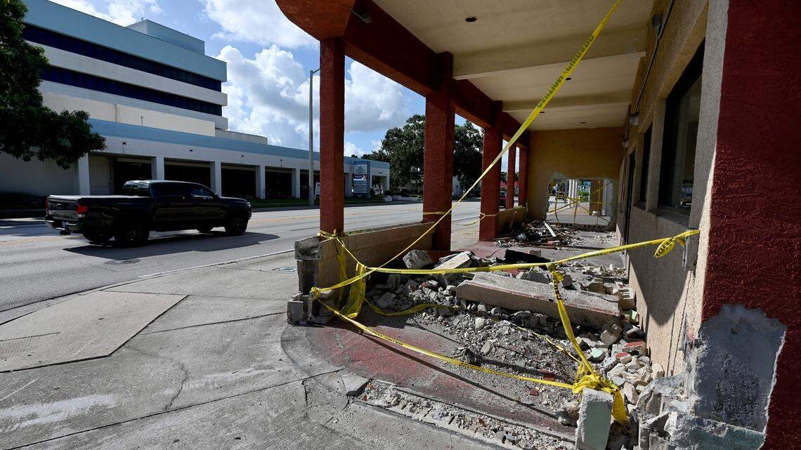 Bradenton woman arrested after drunk crash into Palmetto buildings, police say
