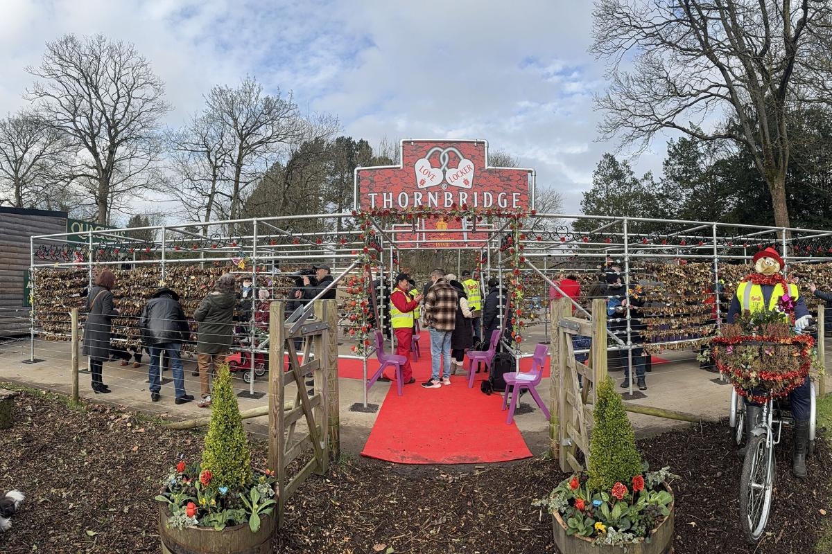 Cleckheaton firm helps out with new installation for 60,000 love locks
