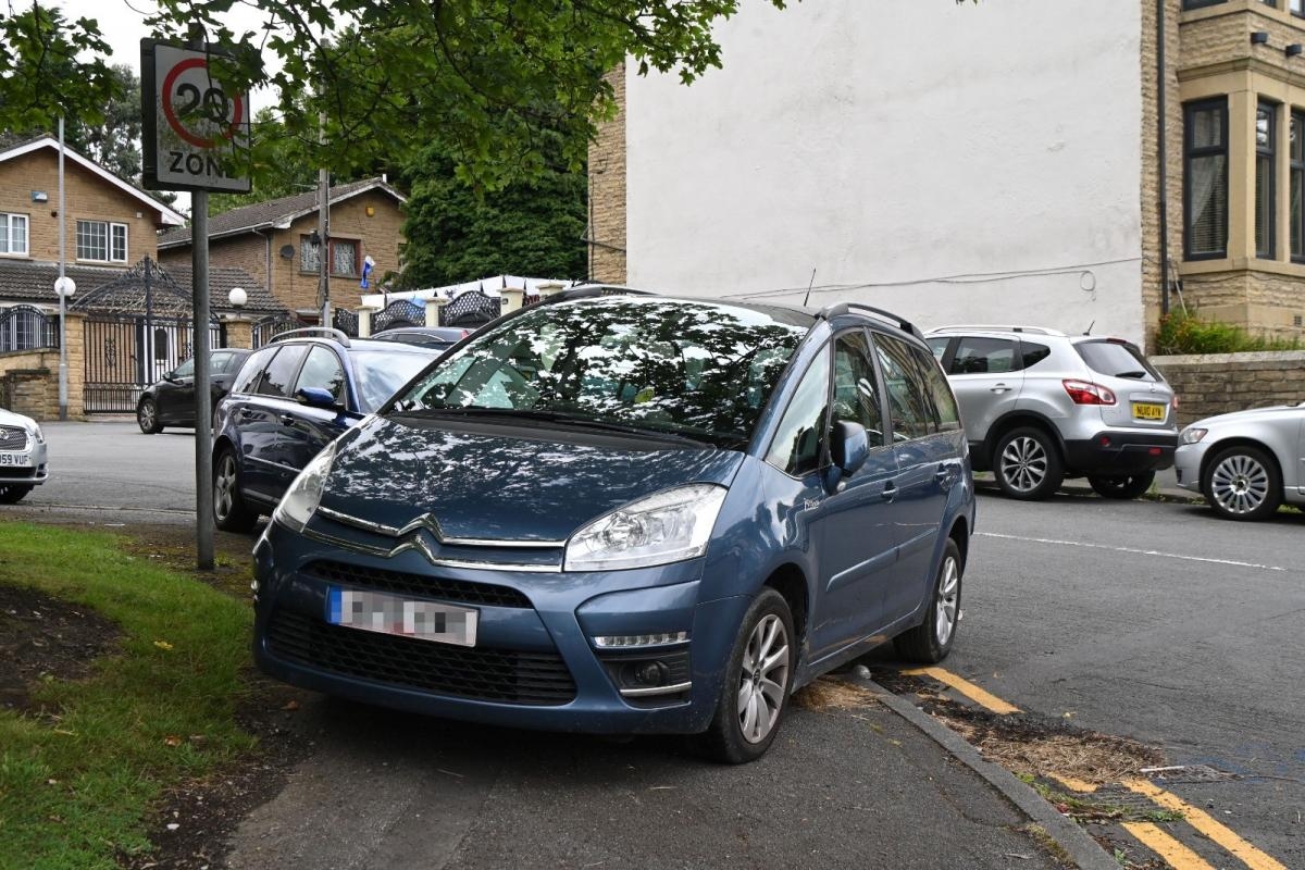 Petition calls for tougher action on pavement parking in Bradford
