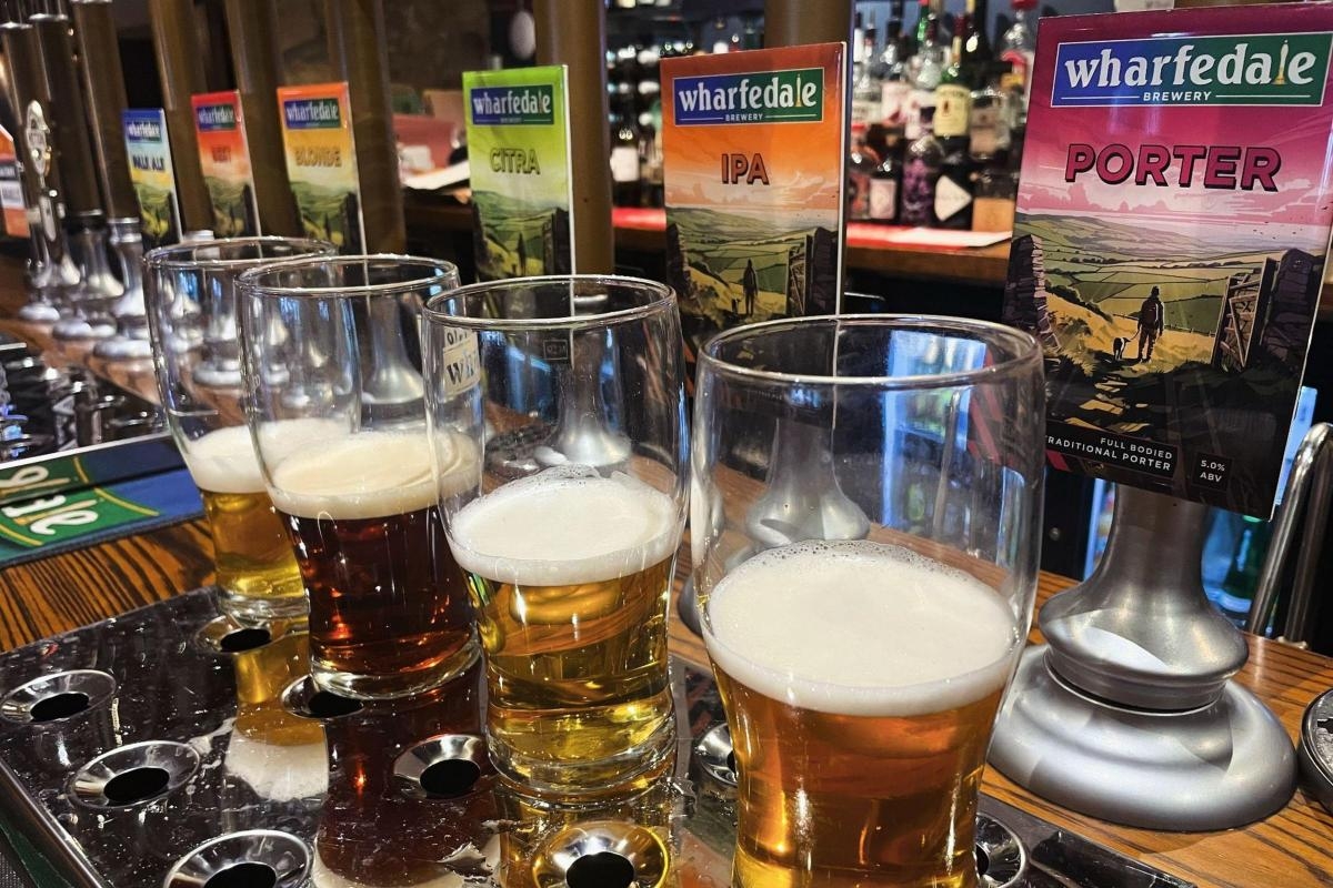 Pub celebrating VE Day with 1945 price rollback - selling pints for just 7p
