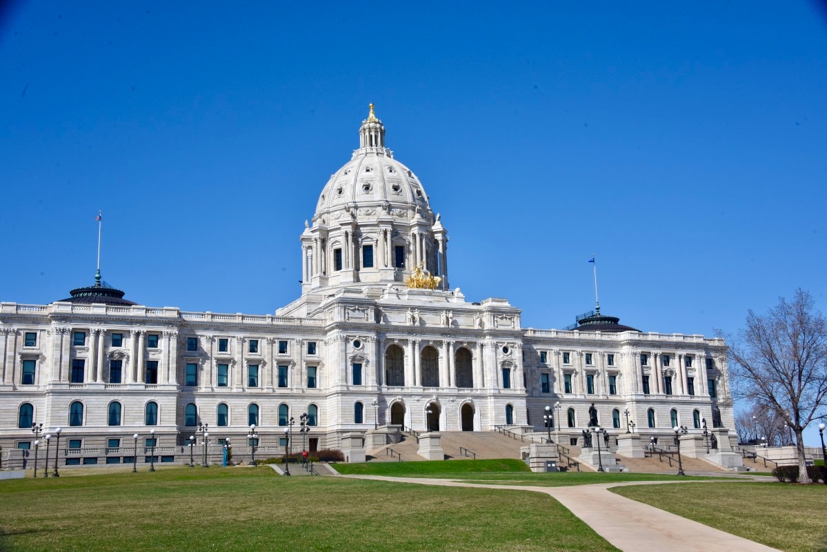 Minnesota reduces distance on return-to-office requirement for state employees