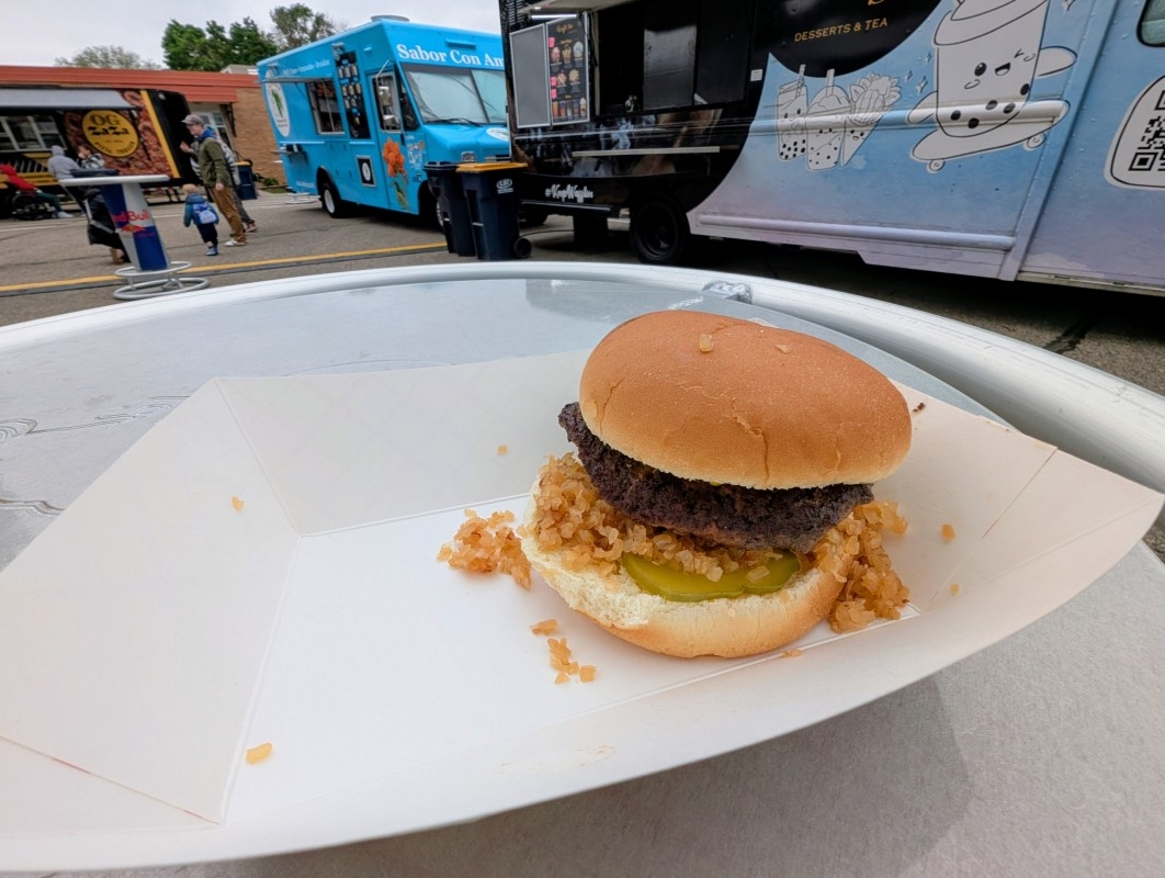 Does a Jucy Lucy from the Matt's Bar food truck compare to the bar?