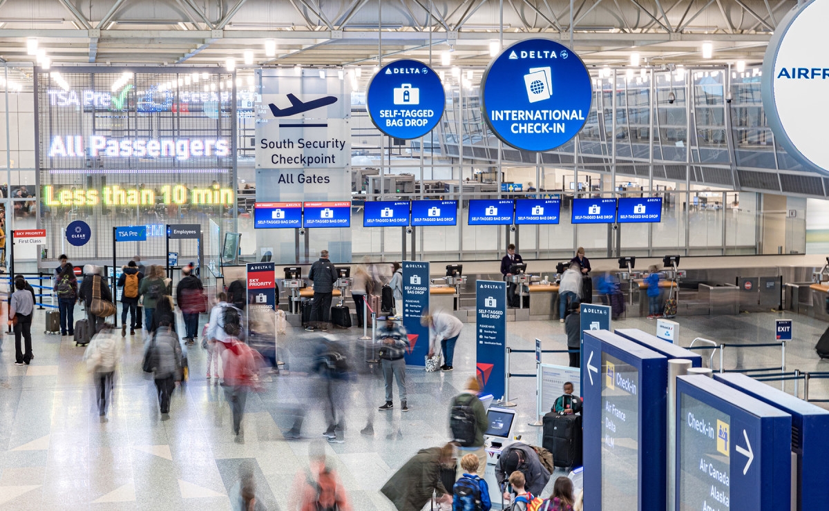 TSA agents found two loaded guns in carry-on bags at MSP Airport