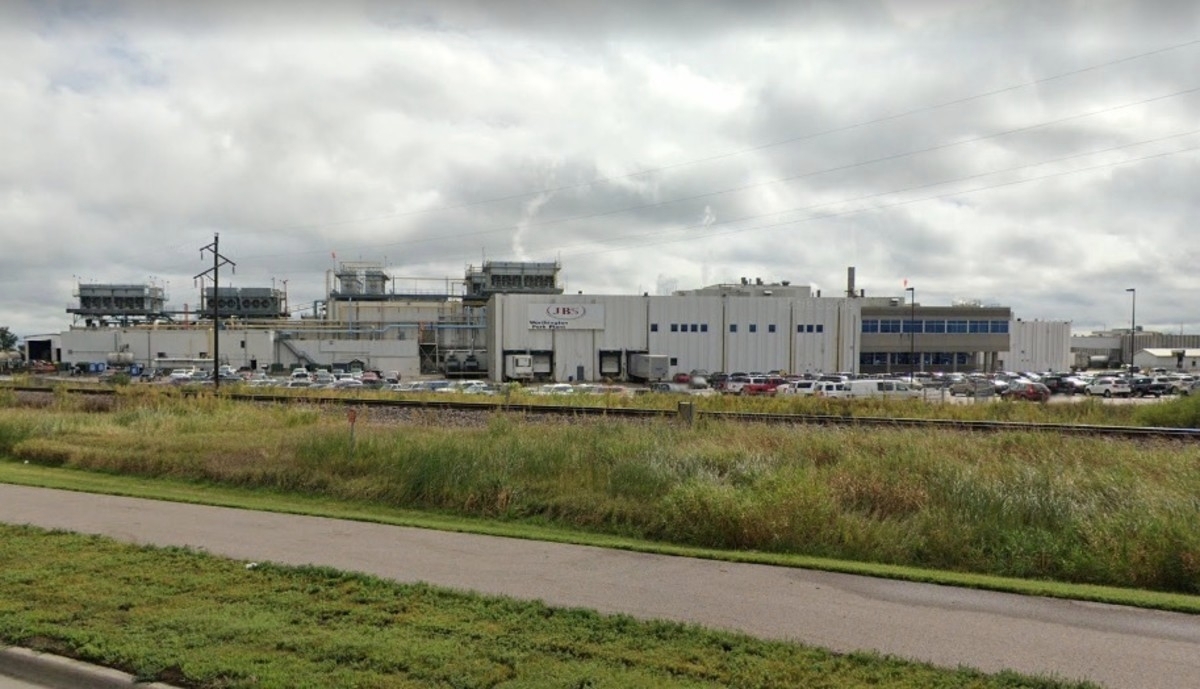 Meatpackers ratify new contract with protections against industry deregulation
