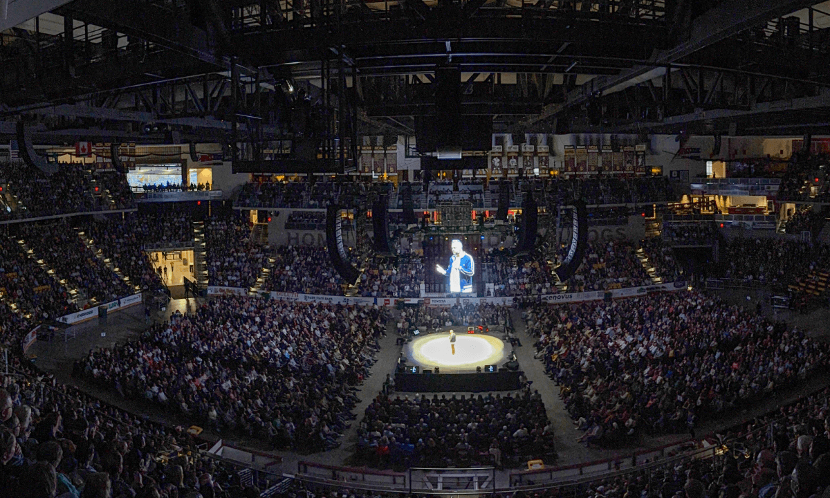 Comedian Nate Bargatze breaks Elton John's attendance record in Duluth