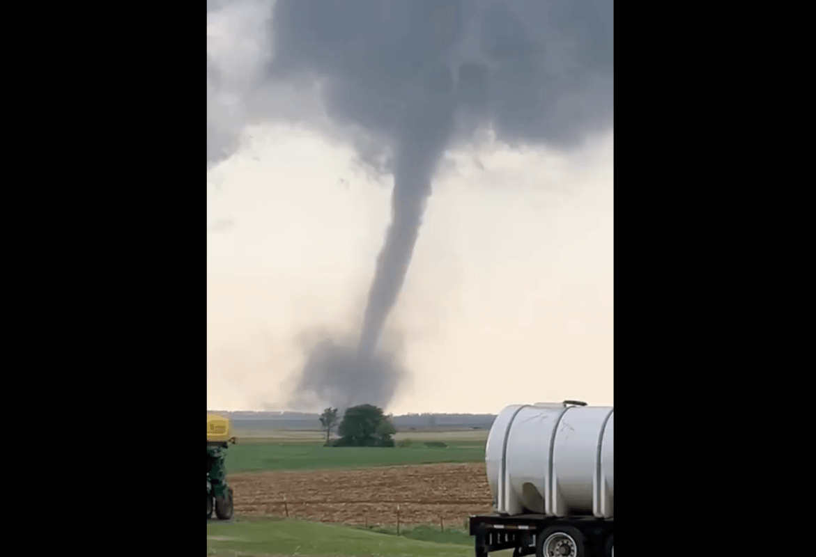EF2 tornado confirmed in western Wisconsin; St. Louis struck by large twister