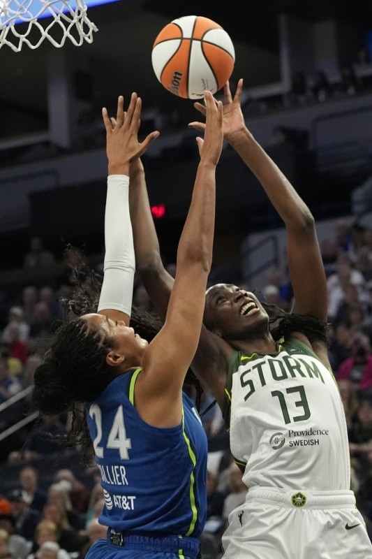 Lynx stay unbeaten, hold off Storm's comeback in gritty win