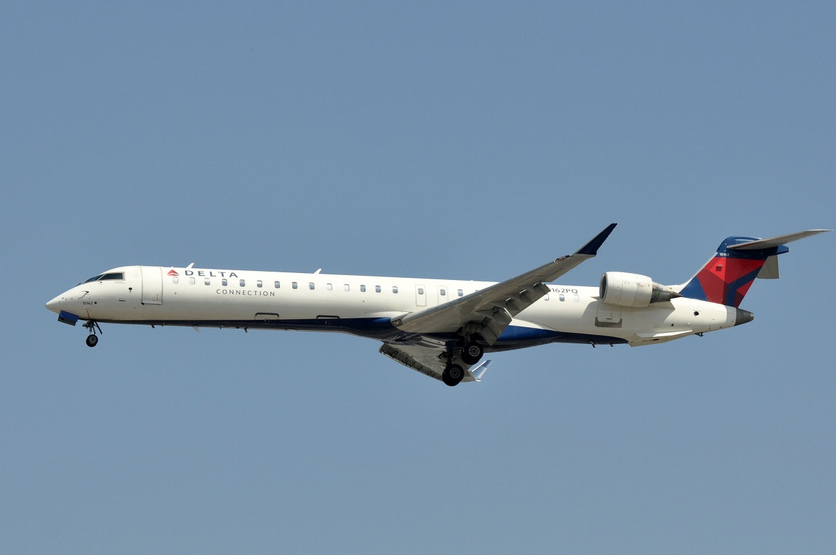 Delta offers $30K to passengers on crash flight; CEO backs experienced pilots