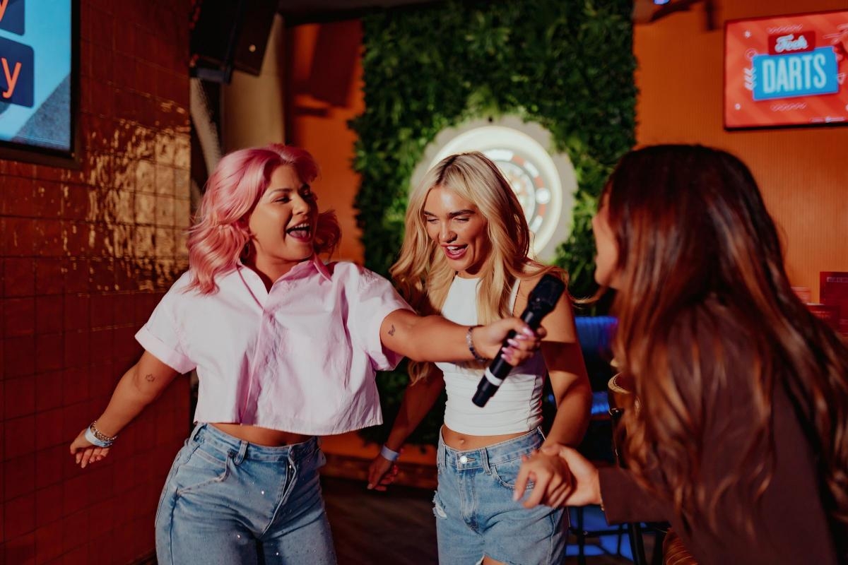 New London venue featuring beer pong, crazy pool, and karaoke opens