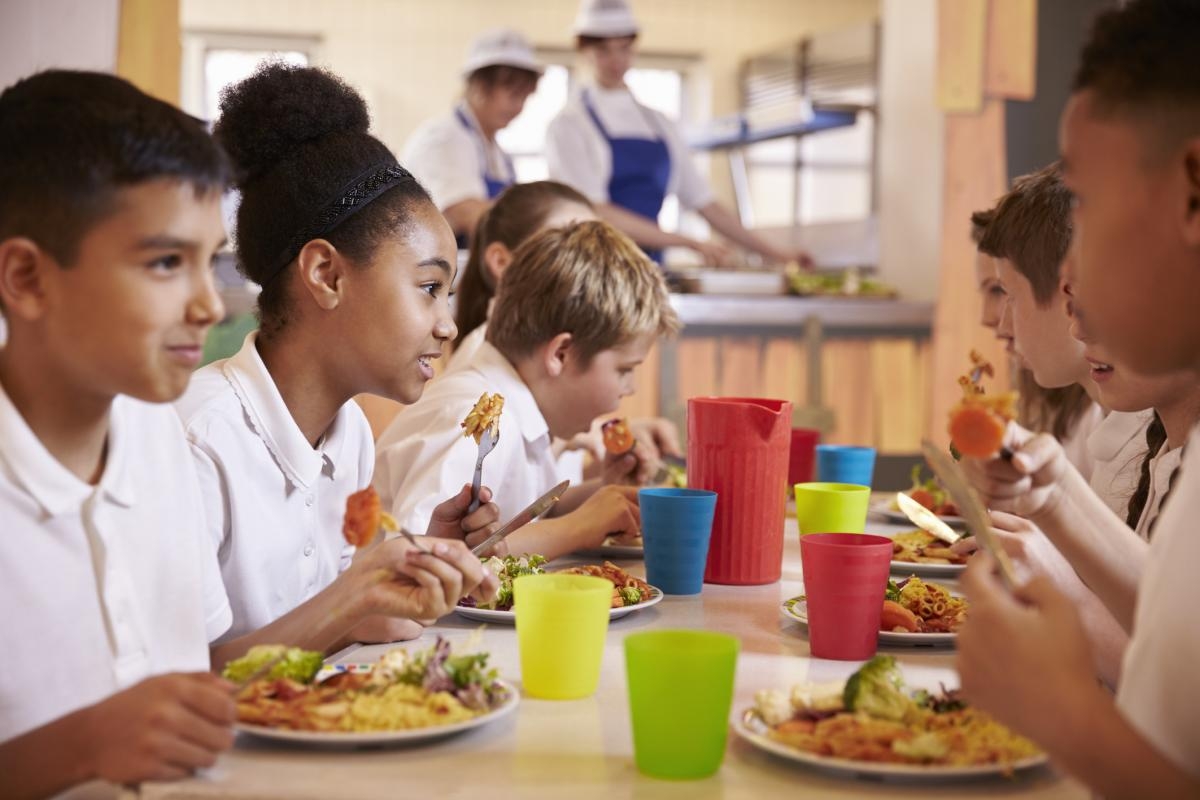 Free school meals extended for all pupils of families on Universal Credit