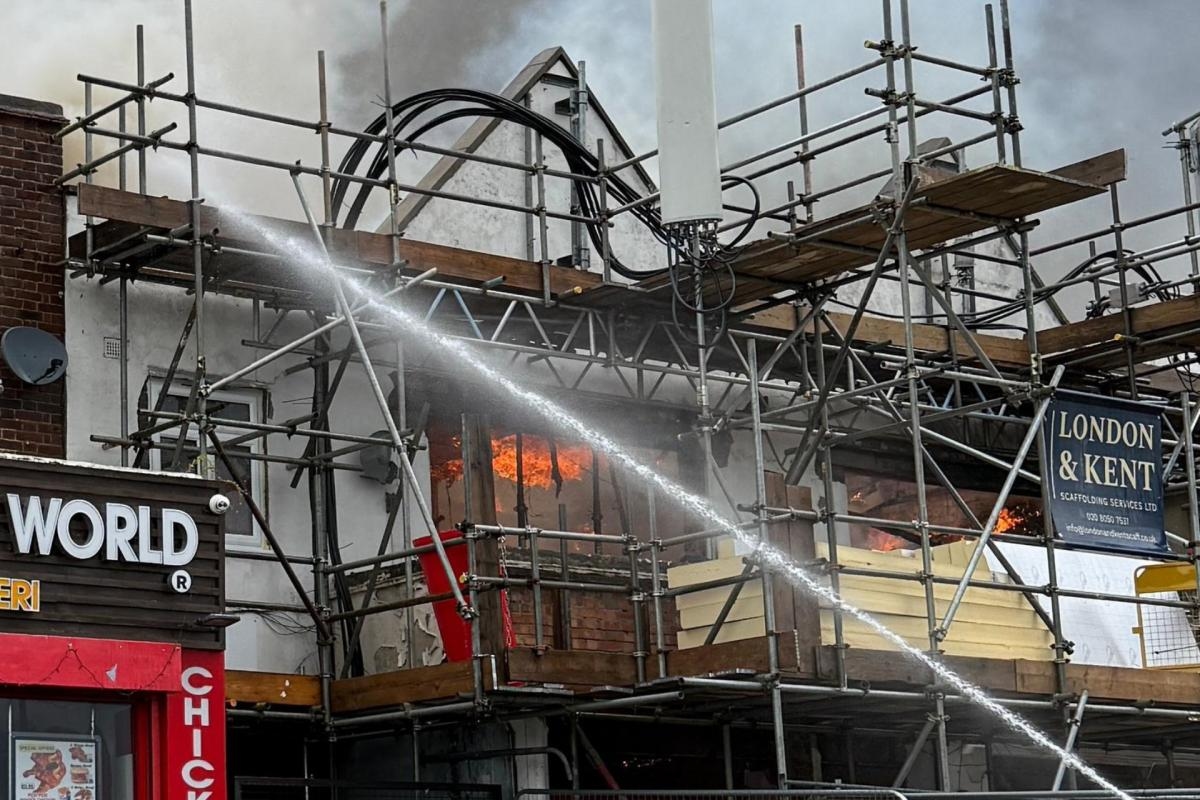 Public urged to 'avoid the area' as smoke billows from building fire in Sidcup