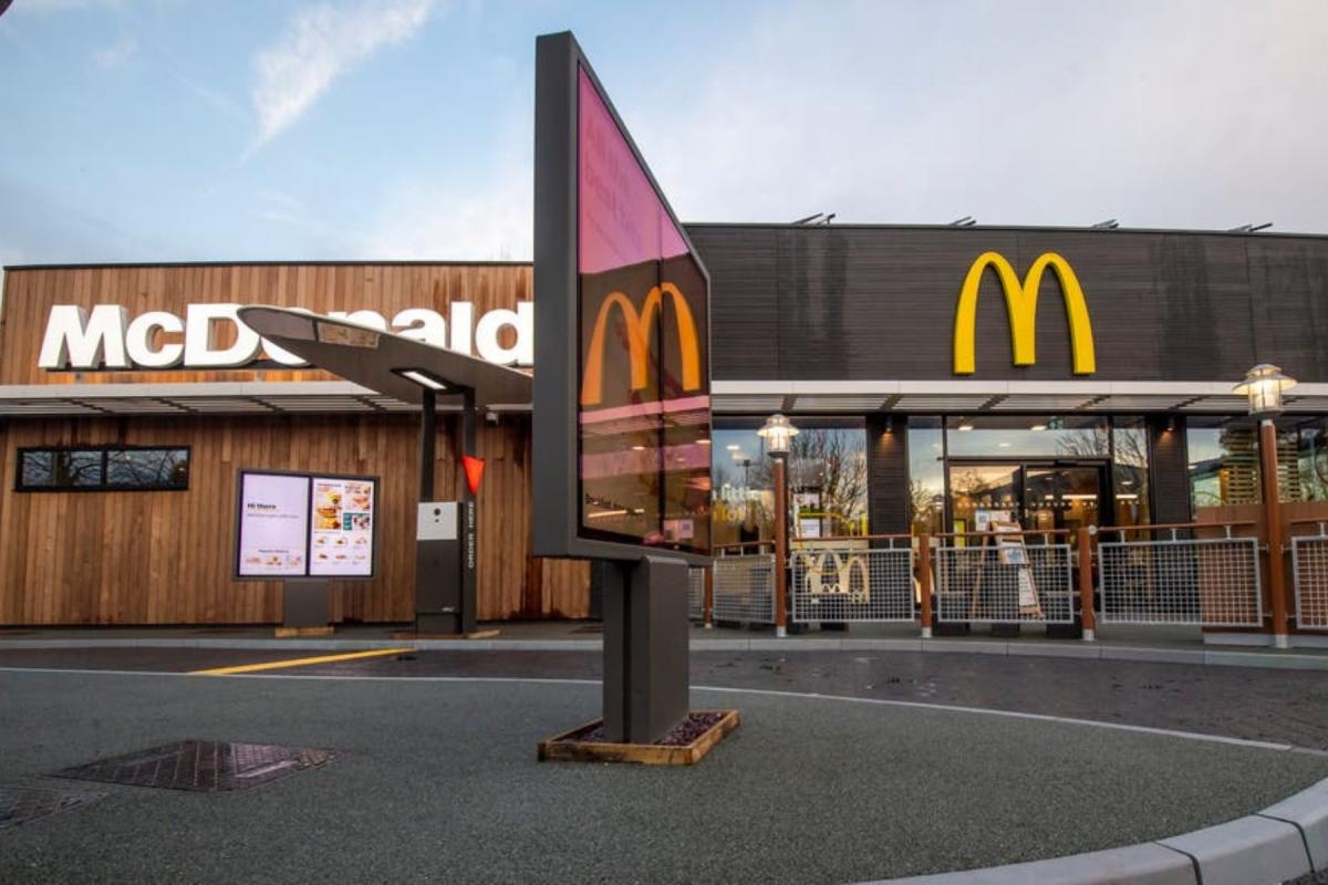 Is McDonald's open on Easter Sunday and Easter Monday in the UK?