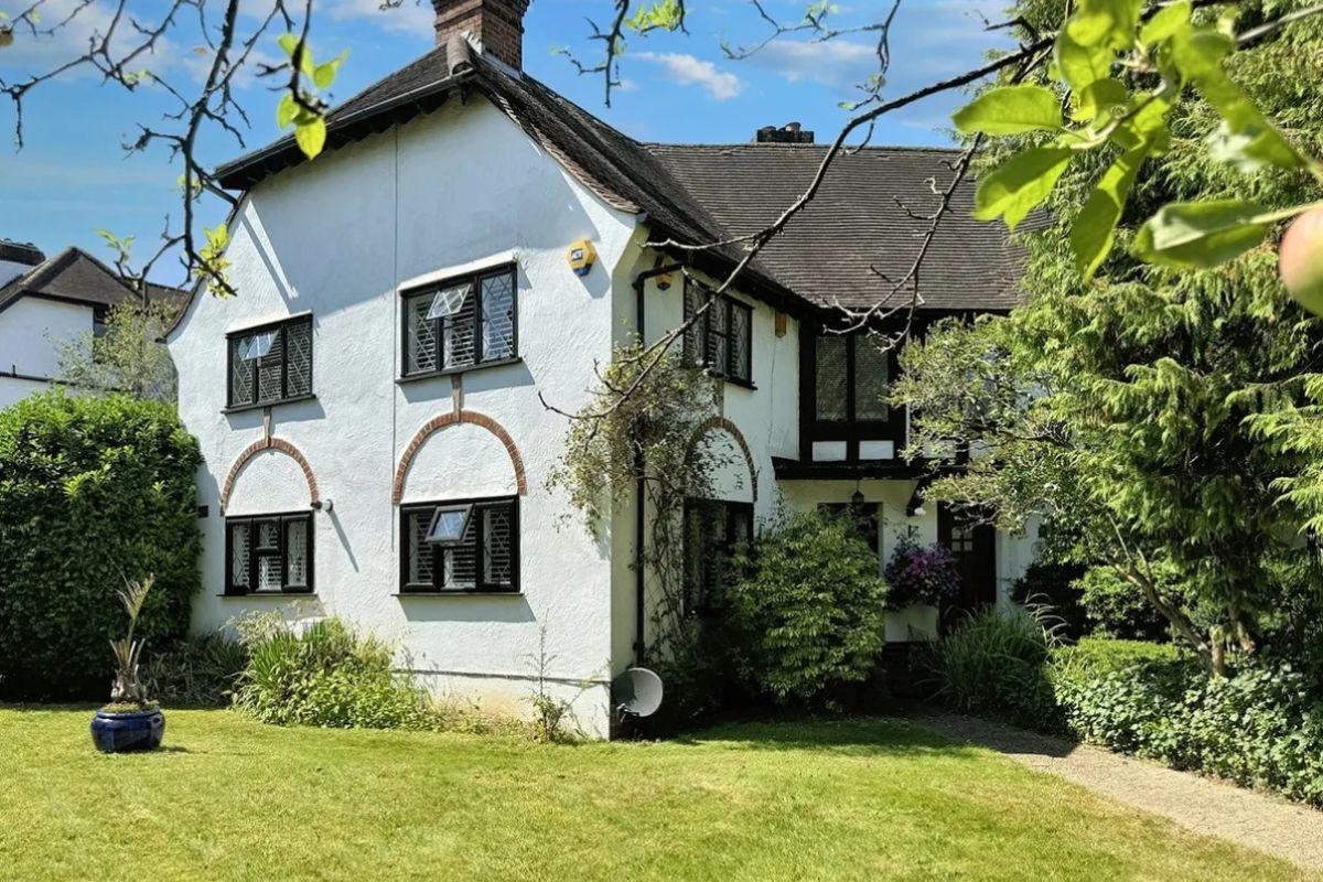 1930s 'Butterfly' house in Petts Wood on the market for £1.15 million