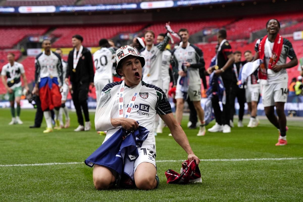 Former Wycombe Wanderers man achieves promotion to the Premier League