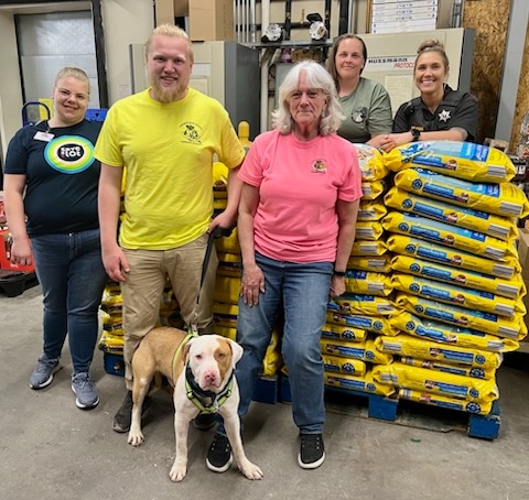 Save A Lot Donates Over $27,700 of Pet Food for National Pet Month