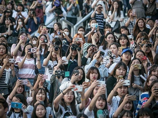 K-pop fans desperate for one perfect photo of their idols are driving a booming rental market for Samsung phones