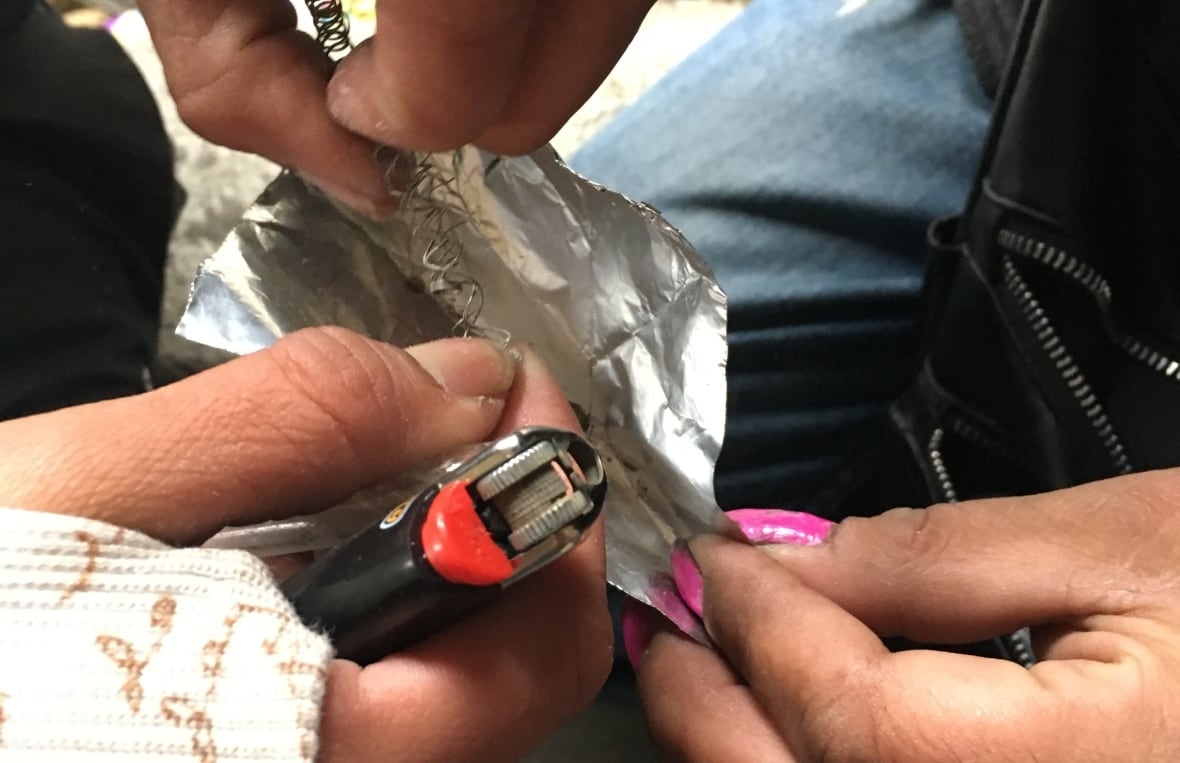 Despite 'massive shift' towards smoking over injection, Ontario has only 1 supervised drug inhalation space