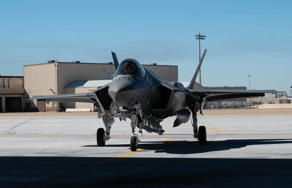 "Frankenjet" fighter made from 2 wrecked planes is now operational