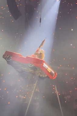 Beyoncé powers through scary car malfunction "Cowboy Carter" concert in Houston