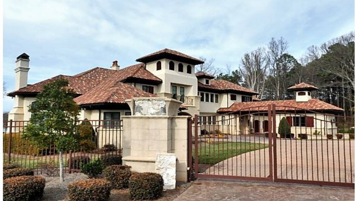 Lake Norman estate owners rile neighbors with proposed waterfront event venue
