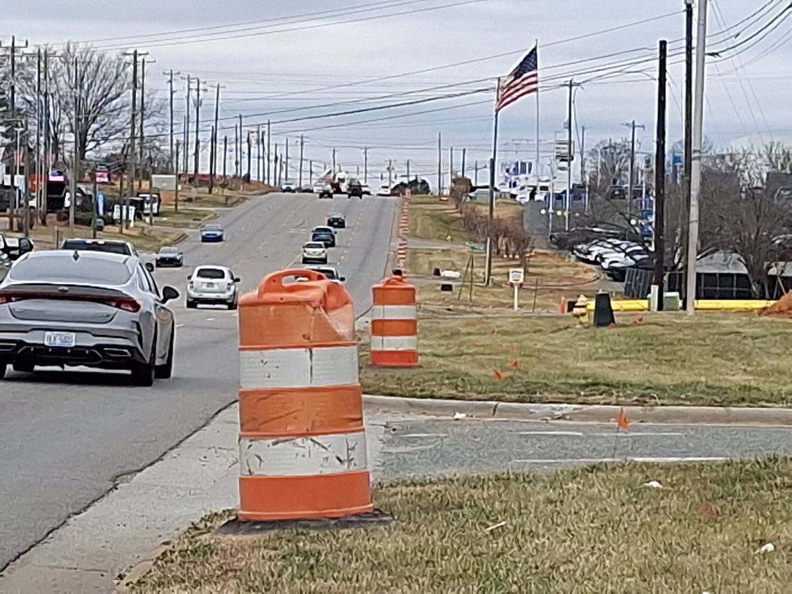 Road near bottlenecked I-77 Lake Norman exit to close for highway widening