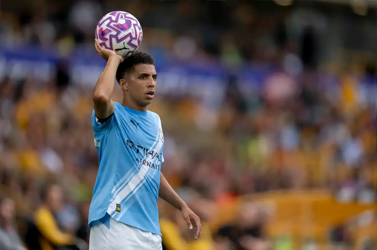 Bayern Munich and Juventus enter race to sign Manchester City defender