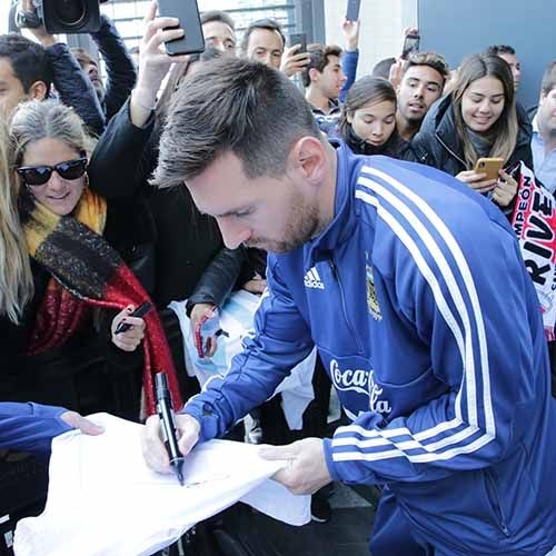 Report: Topps to replace Leo Messi autograph cards