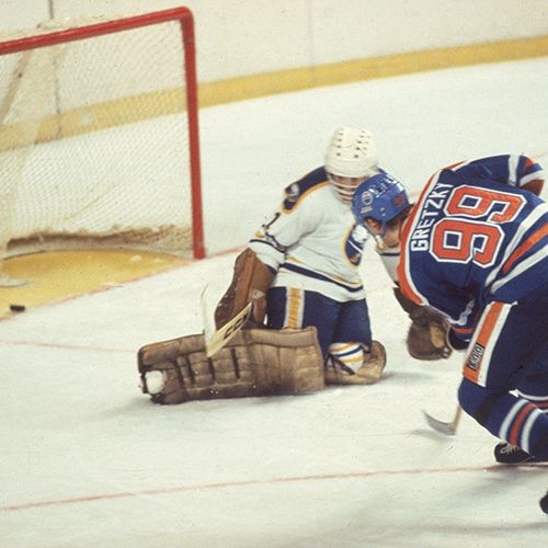 'It was dumb luck:' Bought for $4k, Wayne Gretzky stick sells for $82.55k