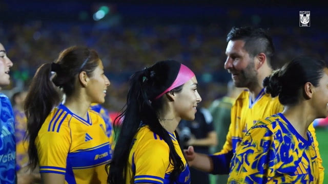 Tigres men's and women's teams train together