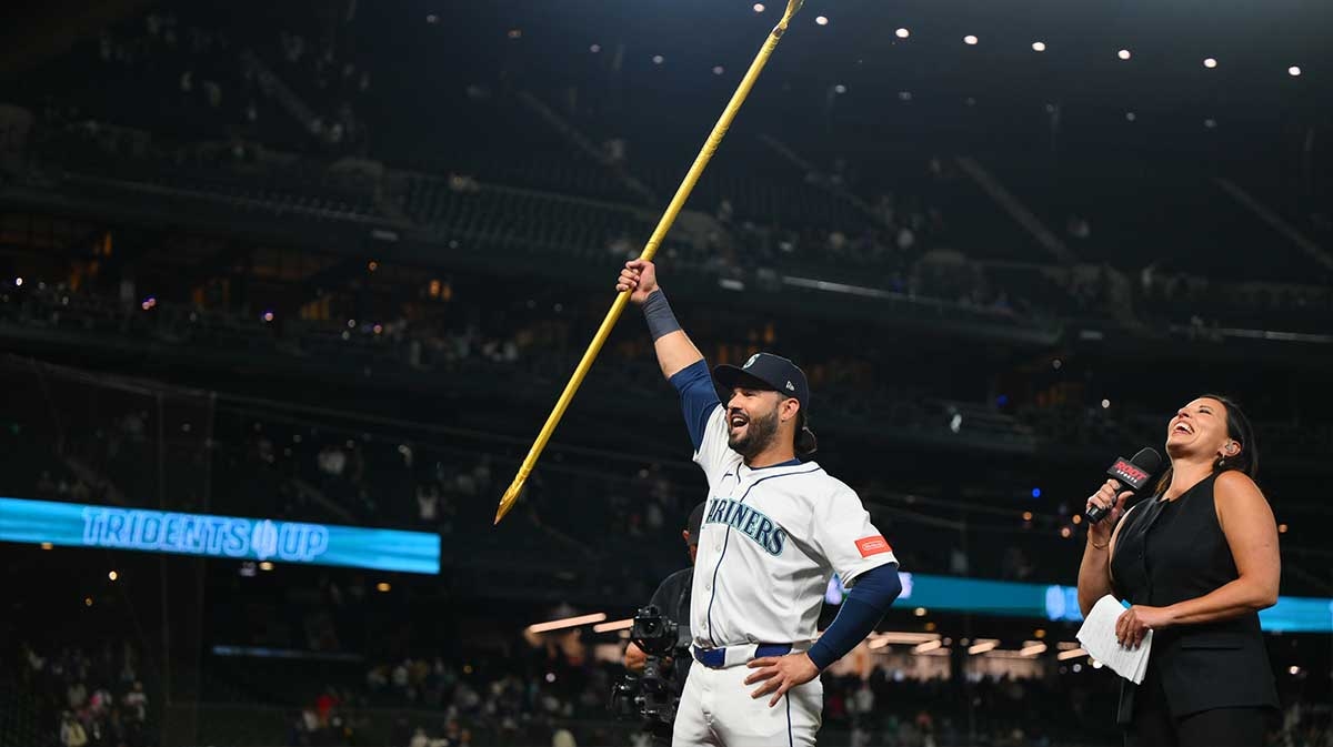 Mariners' Eugenio Suarez scores walk-off run vs. White Sox