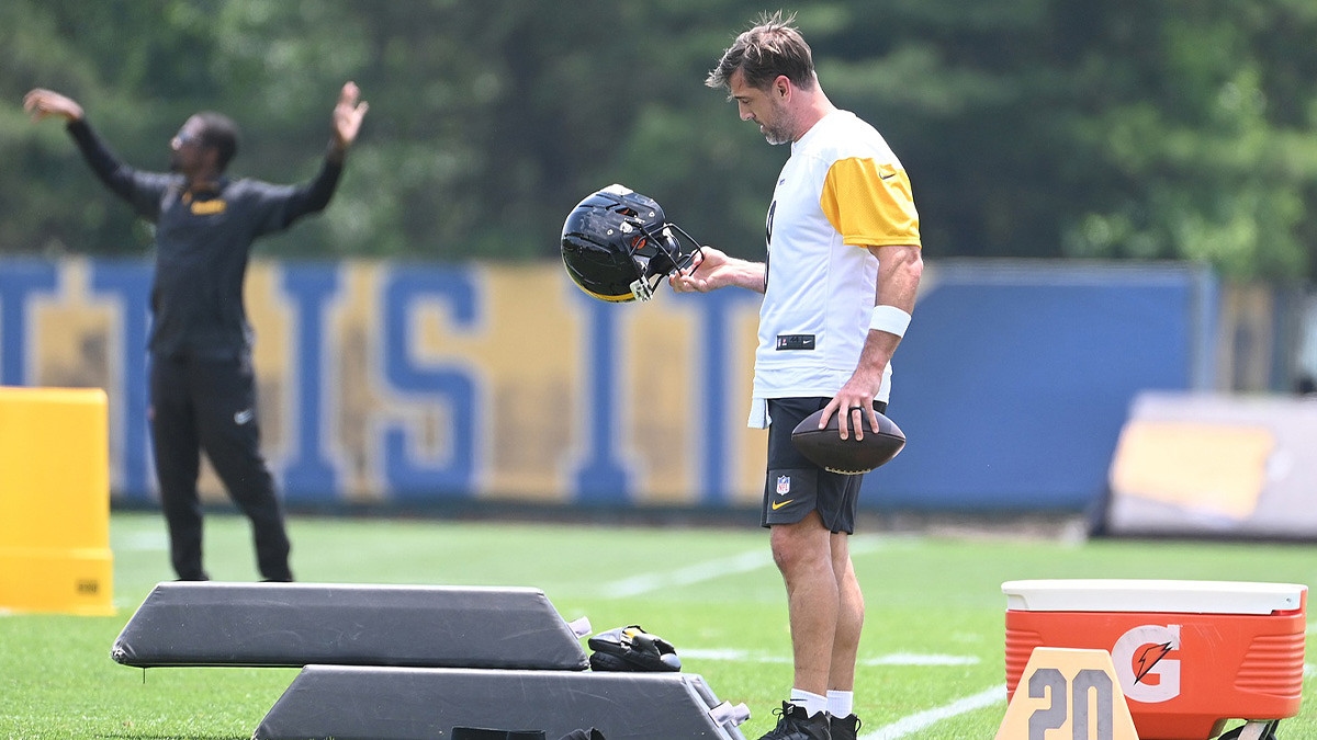 Steelers' Aaron Rodgers seen putting in work after minicamp