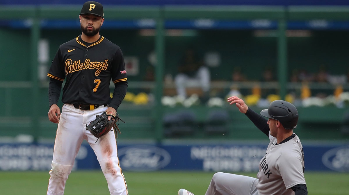 MLB rumors: Yankees, Giants monitoring Pirates for trade