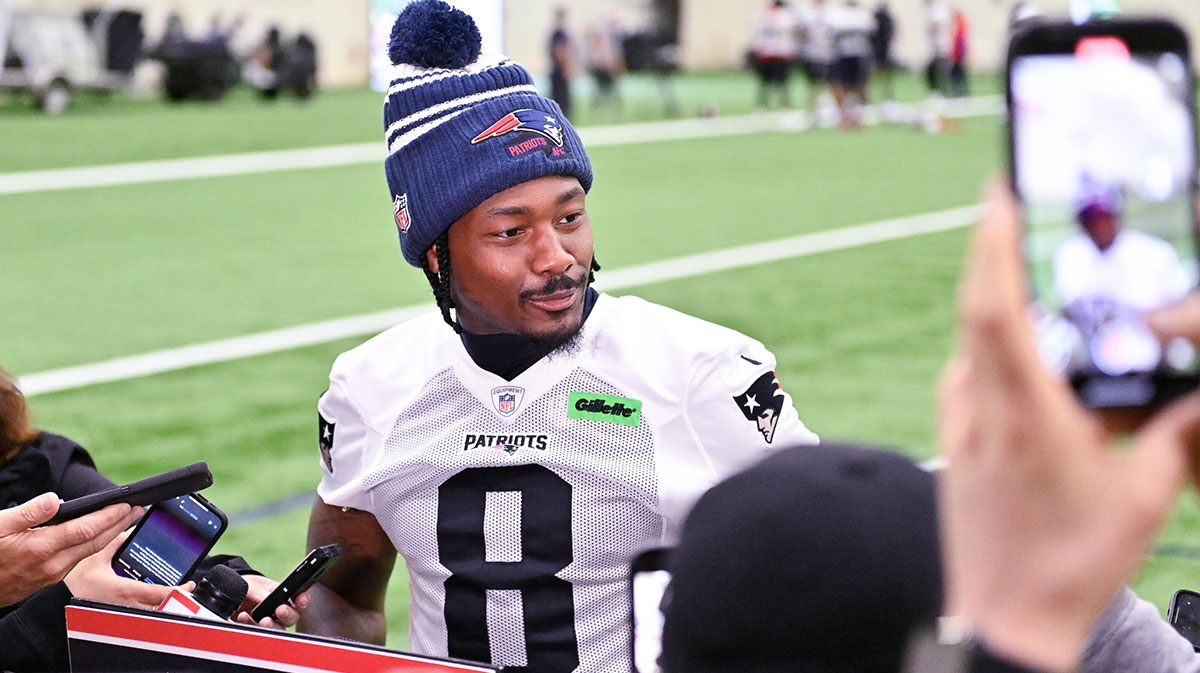 Patriots' Stefon Diggs chasing around dog he almost lost is funniest thing you'll see today