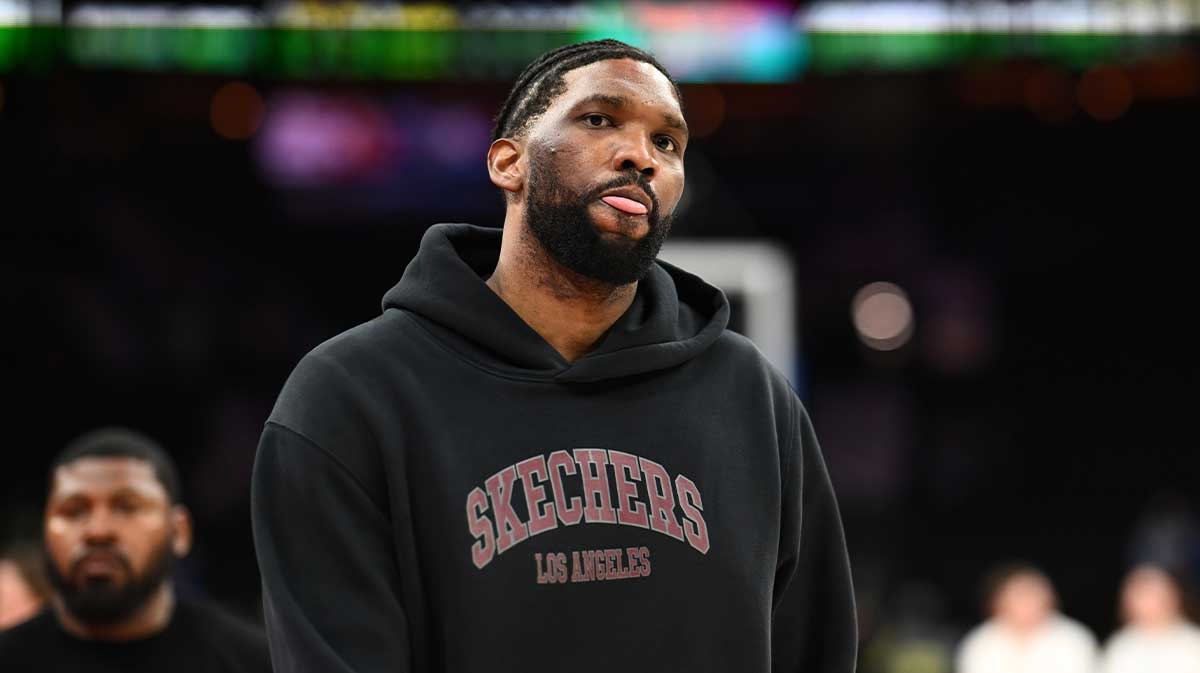 76ers' Joel Embiid makes surprise appearance at Phillies-Tigers game