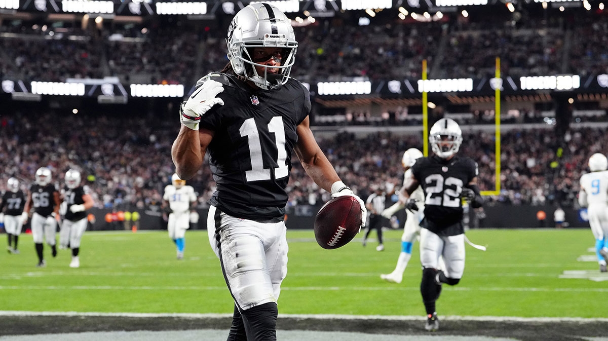 Raiders' Geno Smith wildly compares Tre Tucker to legendary receiver
