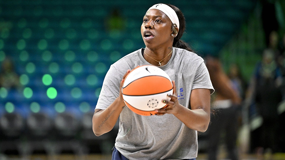 Arike Ogunbowale's historic game spoiled by Wings' loss vs. Sky